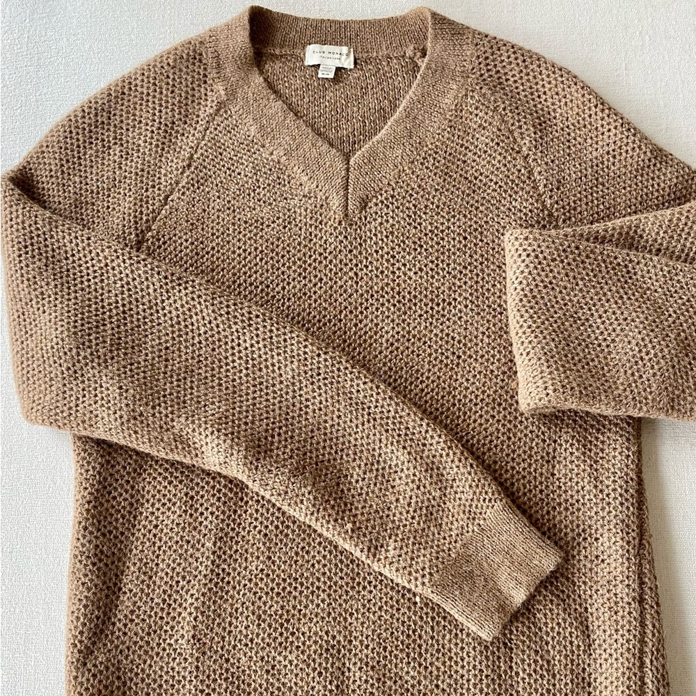 Club Monaco men’s Italian yarn sweater, size medium. 100%alpaca.
